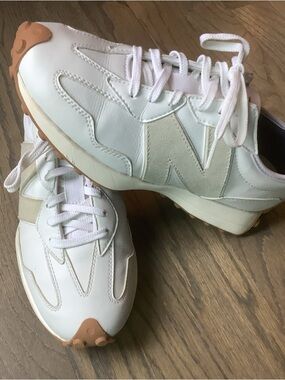 New Balance White and Gray Men’s 7 Women’s 8.5. Full leather waterproof shoes